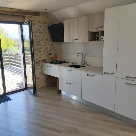 Villa Maison Entouree D Animaux En Pleine Campagne Lasseube